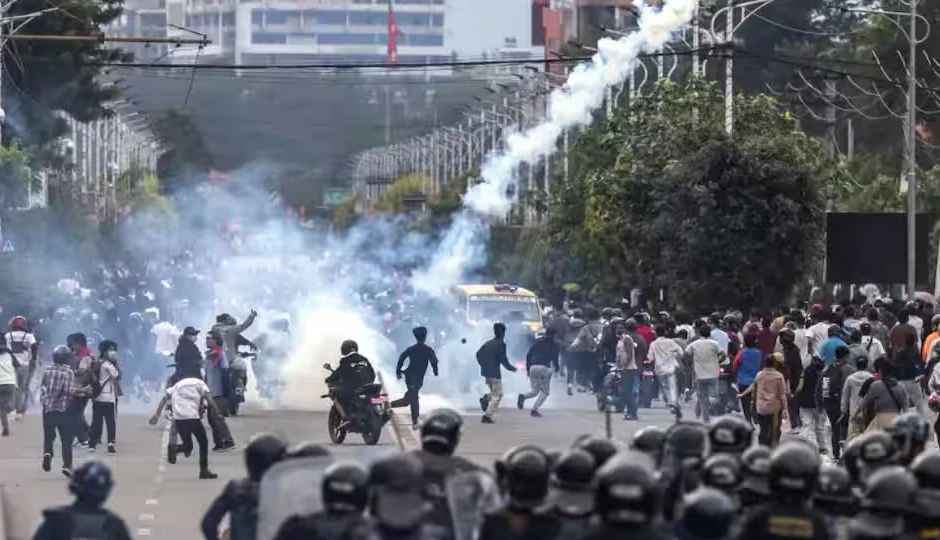 नेपाल में फिर भड़का हंगामा, सड़कों पर उतरे Gen-Z, हालात बिगड़े तो कर्फ्यू लागू