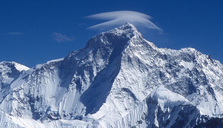 nepal mountains,must visit mountains in nepal,mount everest,kanchenjunga region,mount makalu,lhotse mountain,cho oyu peak,mount dhaulagiri,himalayan peaks,nepal trekking routes,best mountains to climb in nepal,nepal mountain adventures,trekking in nepal himalayas,nepal mountain expeditions,himalayan vistas in nepal