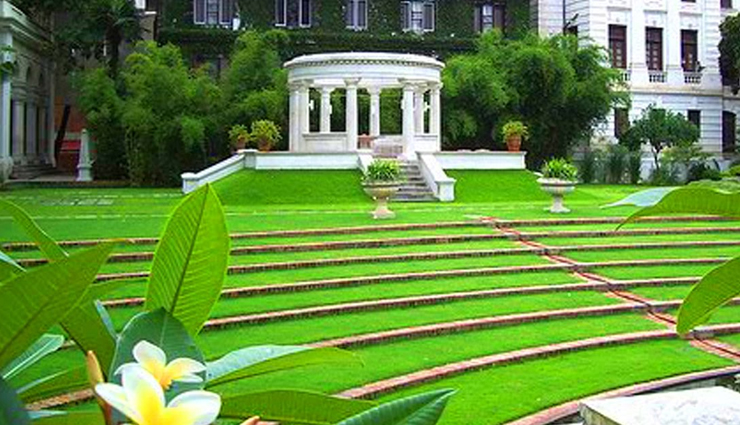 nepal,things to do in nepal,places to visit in nepal,boudhanath stupa,pashupatinath temple,seven women,kathmandu,garden of dreams,trek into the himalayas