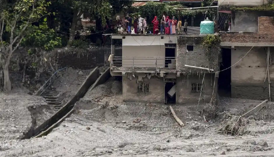 बाढ़ के बाद चीन पर भड़का नेपाल, ग्लेशियर डेटा नहीं देने का लगाया आरोप