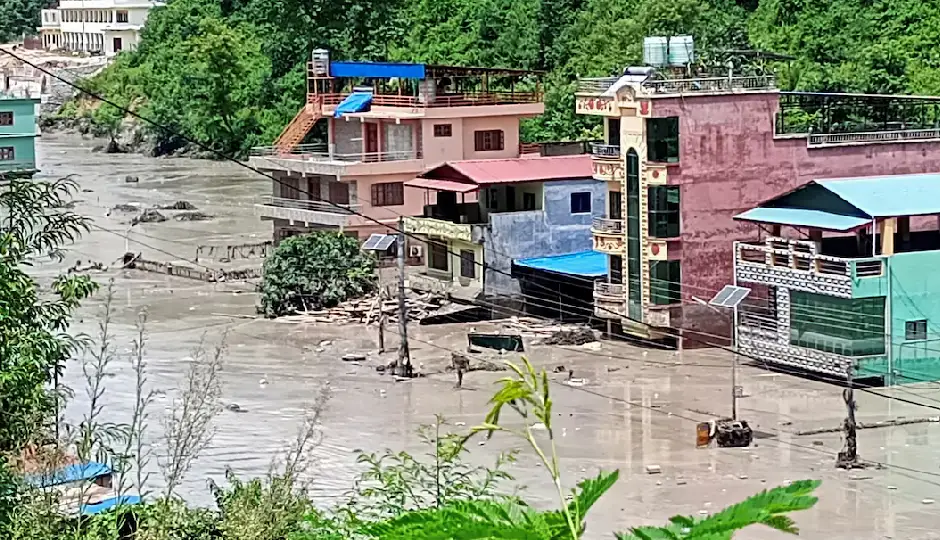 नेपाल में बाढ़-भूस्खलन से भारी नुकसान, कैलाश मानसरोवर यात्रा के 400 श्रद्धालुओं से टूटा संपर्क