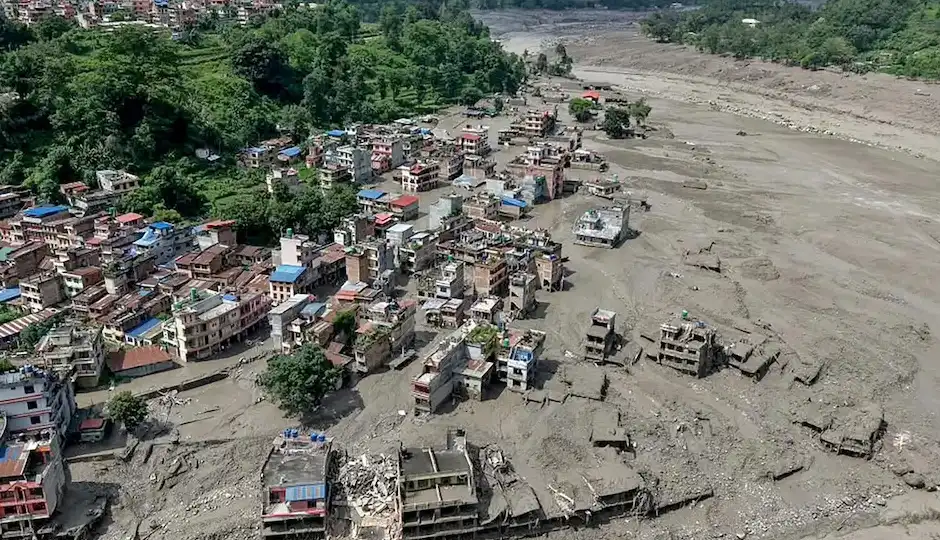 बाढ़ से तबाह नेपाल में फिर खतरे की आहट, सीमा पर बनी झीलों को लेकर चीन-नेपाल की चेतावनी