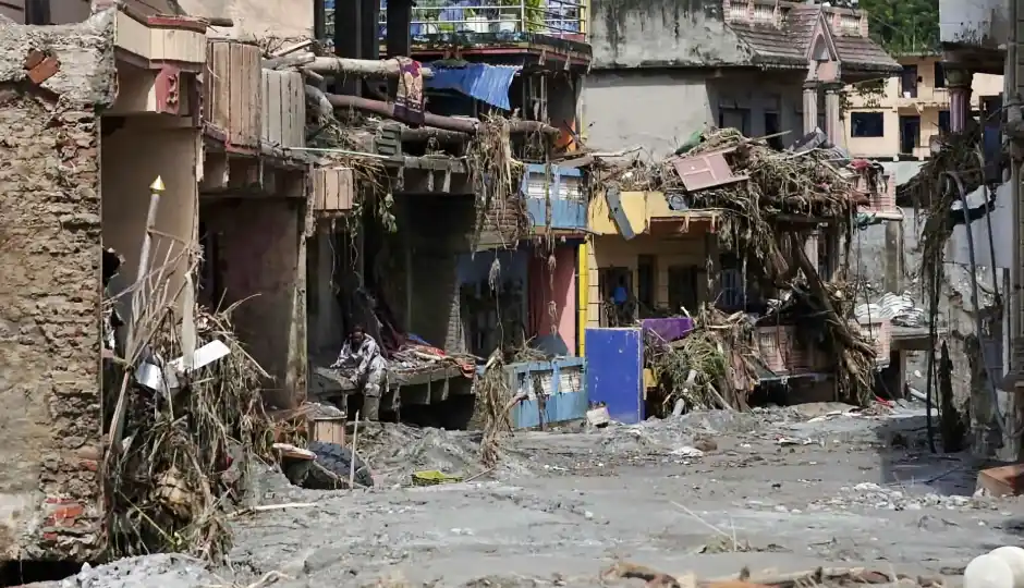 नेपाल में बाढ़ से तबाही: मृतकों की संख्या 600 के करीब, 320 भारतीय अब भी लापता