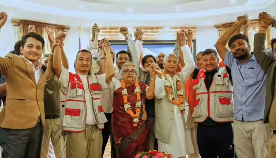 नेपाल को मिली पहली महिला प्रधानमंत्री, संसद भंग और चुनाव की तारीख घोषित