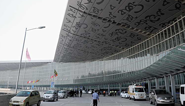 busiest airports in india,top indian airports by traffic,india major airport hubs,high-traffic airports in india,india busiest air travel hubs,popular indian airports,major flight traffic airports in india,india bustling aviation hubs,most crowded airports in india,indian airports with high passenger traffic