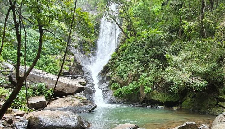 goa waterfalls,kuskem waterfall,netravali waterfall,kesarval waterfalls,bamanbudo waterfall,hivrem waterfalls,monsoon goa,adventure in goa,goa trekking,goa nature trails
