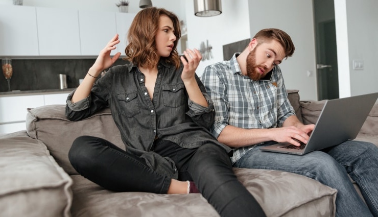 signs she pretending to love you,one-sided love,unreciprocated love,fake love signs,emotional manipulation in relationships,unhealthy relationship signs,signs of insincere affection,how to know if she truly loves you,mental health and toxic love,emotional pain in love,insecure relationships,recognizing fake love