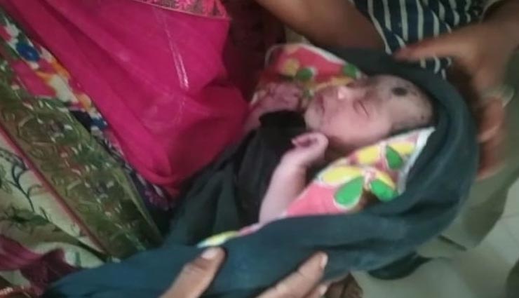डूंगरपुर : मानवता हुई शर्मसार! पैदा होते ही नवजात को कंटीली झाड़ियों में मरने के लिए फेंक दिया
