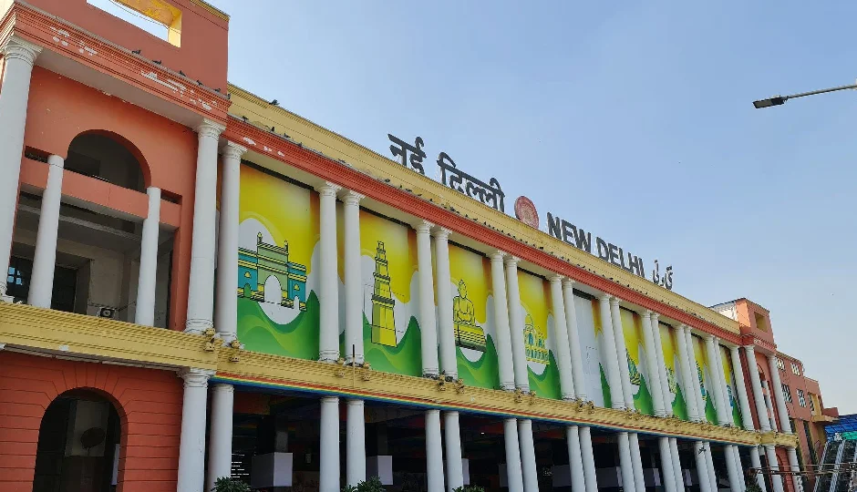 यात्री कृपया ध्यान दें! नई दिल्ली रेलवे स्टेशन पर अब केवल टिकटधारी ही प्रवेश कर पाएंगे