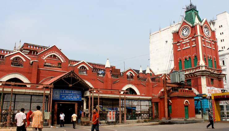 best markets to visit in india,indian market,ima keithel,johari bazaar,chor bazaar,floating vegetable market,kannauj market,dadar flower market,laad bazaar,mahidharpura diamond market street,crawford market,zaveri bazaar,jew town,new market,chandni chowk,daryaganj sunday book market,flea markets,travel,holidays,travel guide,travel tips