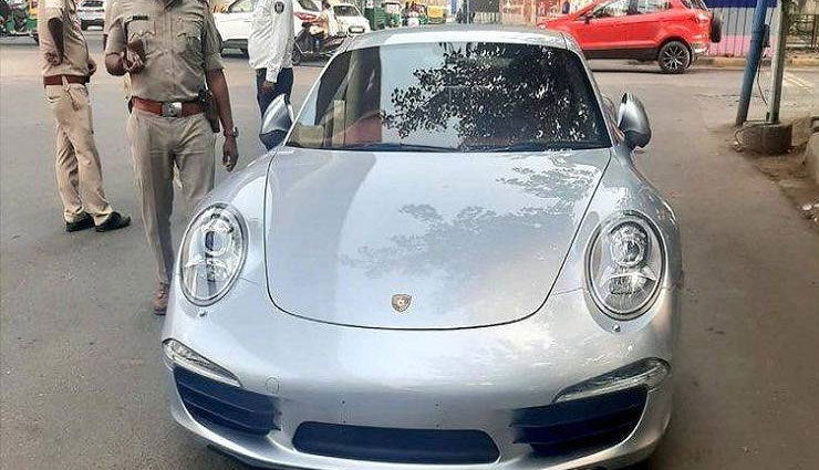 कार मालिक पर यातायात पुलिस  ने लगाया इतना जुर्माना, खरीद सकता था एक और गाड़ी