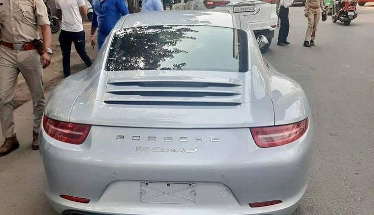 weird news in hindi,new motor vehicle act,gujarat,police,fine,rs9 lakh,car owner,without car number plate