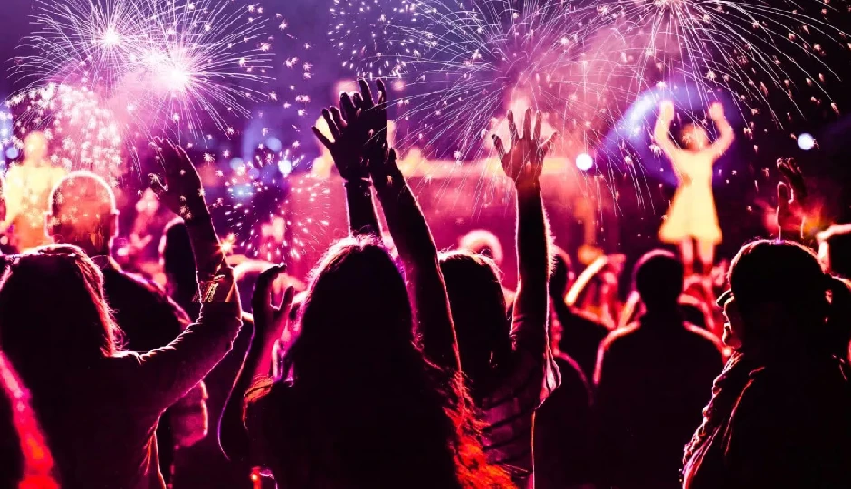 New Year पर दुनिया भर के लोग ये तरीके अपनाते हैं गुडलक के लिए, आप भी ट्राई करें