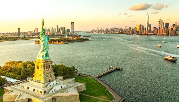 new york,tourist places in new york,attraction in new york,statue of liberty,empire state building,museum of natural history,times square,central park,ellis island immigration centre