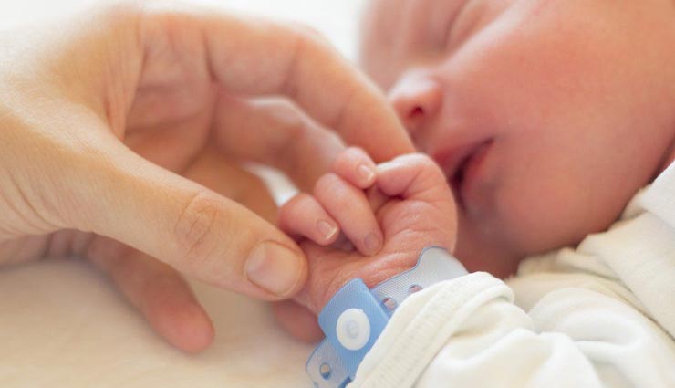 भीलवाड़ा : ये कैसी निर्ममता, कोई थैली में डाल छोड़ गया नवजात, रोने की आवाज सुन राहगीरों ने ली सुध