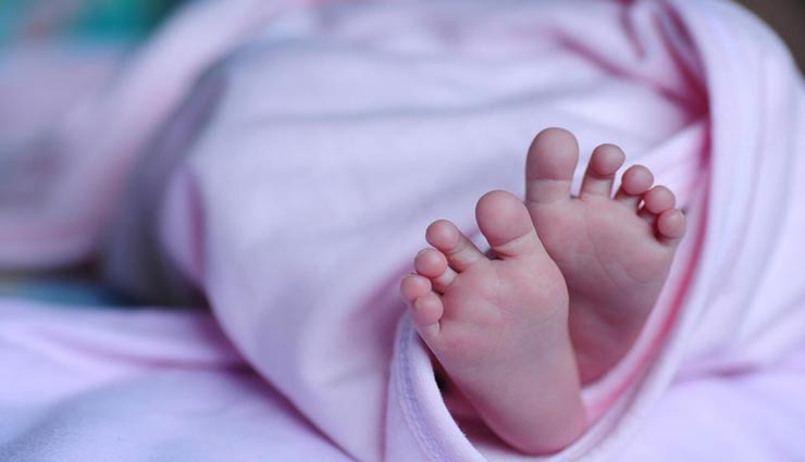 अनोखा मामला जहां महिला ने एकसाथ जन्मे नौ बच्चे, पांच लड़कियां और 4 लड़के