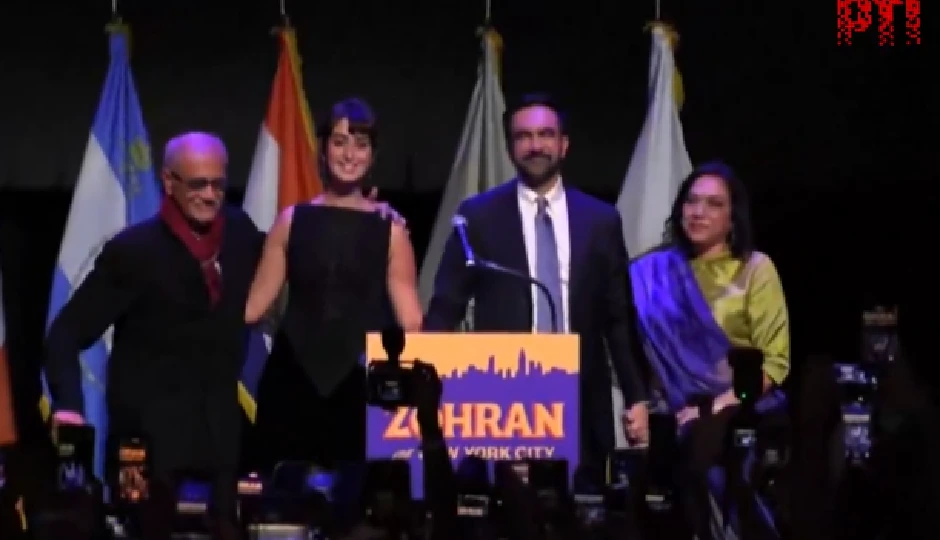 जोहरान ममदानी के पहले भाषण में 'धूम' फिल्म का बजा गाना, स्टेज पर पत्नी को गले लगाया; Video