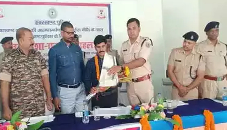 48 जवानों की हत्या में शामिल टॉप नक्सली कमांडर नवीन यादव ने किया सरेंडर