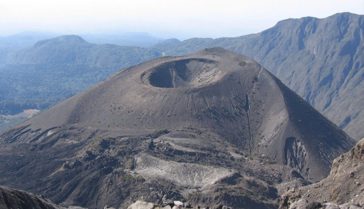 natural wonders of africa,list of natural wonders of africa,wonders of africa,africa tourism,tourist places in africa,nile river,mount kilimanjaro,sahara desert,serengeti migration,ngorongoro crater,okavango delta,red sea reef,travel,holidays,travel guide,travel tips