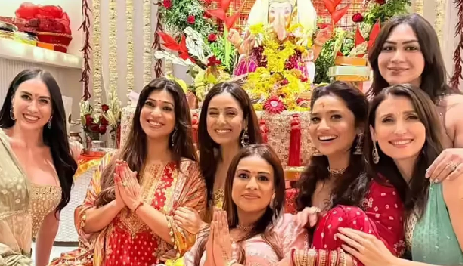 बप्पा की तरफ पीठ करके रील बनाना पड़ा भारी,  निया शर्मा-अंकिता लोखंडे के साथ इन हसीनाओं के संस्कारों पर उठे सवाल; वीडियो