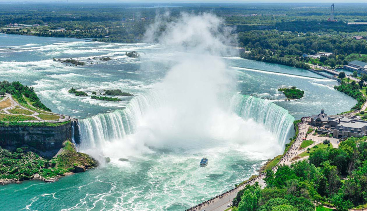 tourist places in canada,must-visit destinations in canada,best places to visit in canada,top tourist spots in canada,canada travel destinations,explore canada attractions,canadian tourist hotspots,unmissable places in canada,canada top travel destinations,popular tourist places in canada