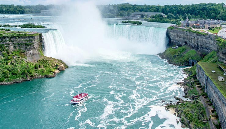 tourist places,foreign tourist places,canada,canada tourist places,beautiful places are in canada