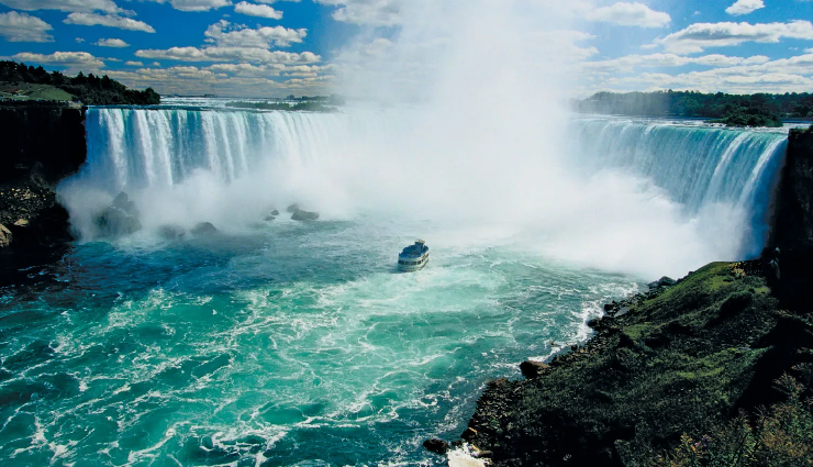 must-visit places canada,top attractions in canada,unmissable canadian destinations,canada travel bucket list,iconic places in canada,best canadian landmarks,hidden gems canada,explore canada wonders,canada natural beauty spots,cultural marvels of canada