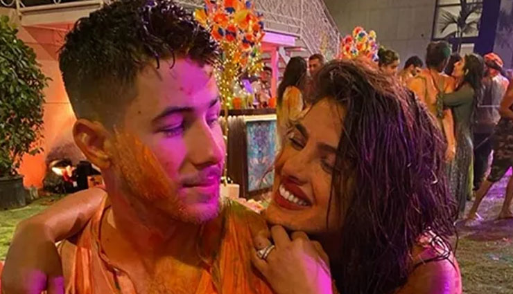 VIDEO- Nick Jonas celebrates his first Holi with Priyanka Chopra in Mumbai