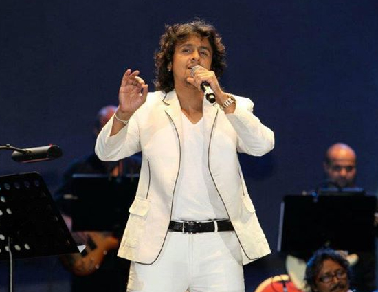 अजान विवाद के बाद सोनू निगम ने मुंडवाया अपना सिर