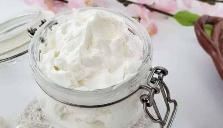 night creams,benefits of night creams,skincare routine,nighttime skincare,skin rejuvenation,moisturizing night creams,anti-aging benefits,hydration for skin,collagen production,skin repair,wrinkle reduction,skin elasticity,nighttime beauty routine,dermatologist-approved night creams,healthy skin at night