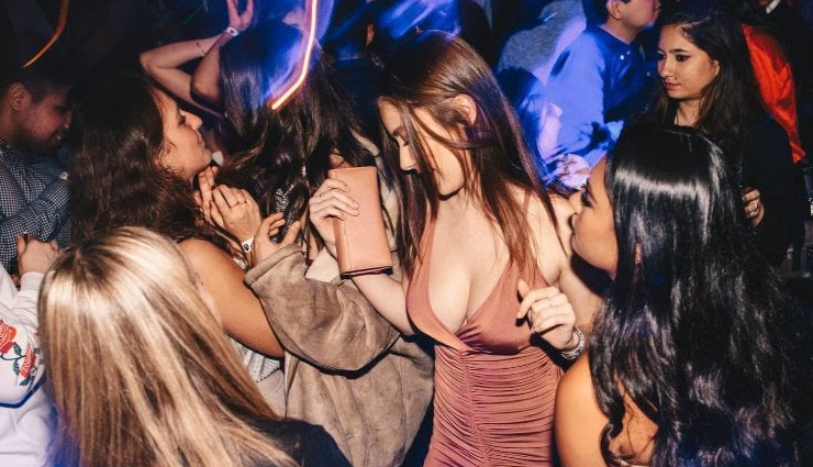 नाइटलाइफ का पूरा मजा लेने के लिए बनाएं इन 7 शहरों में घूमने का प्लान
