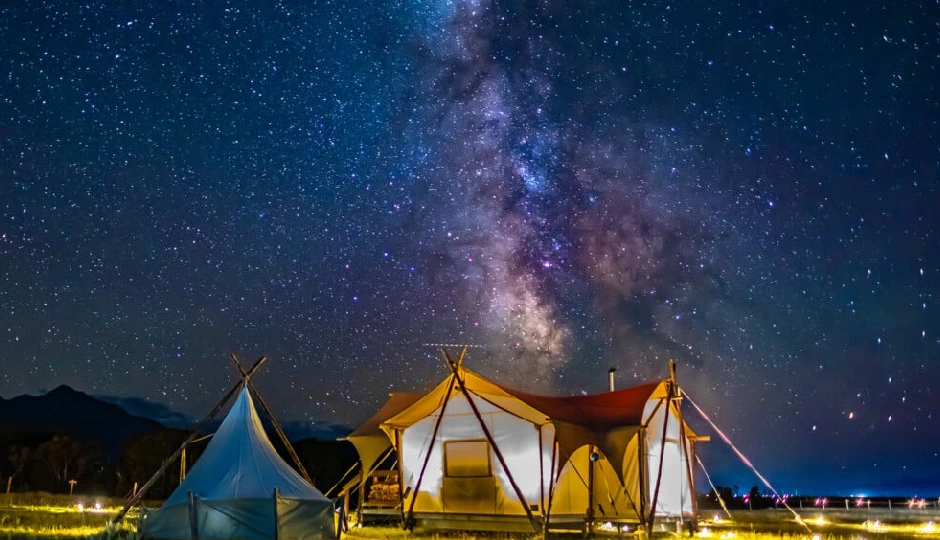 तारों की छांव में सुकून भरी रातें, भारत की इन 5 जगहों पर लें यादगार कैंपिंग का मज़ा
