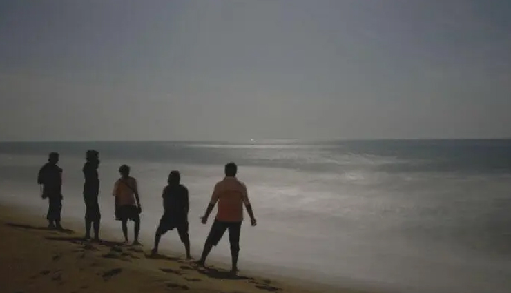 pondicherry,pondicherry holidays,pondicherry travel,late night walk at the promenade,eating crepes at satsanga,food and wine at villa shanti,evening walk around white town,bastille day on the streets,pondicherry travel,travel guide