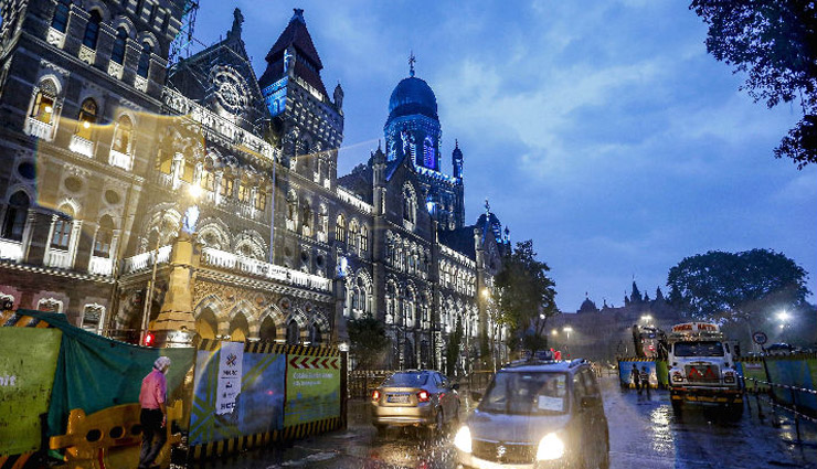 निसर्ग के आने से पहले की तस्वीरें, 120 किमी/घंटे की रफ्तार से टकराएगा तूफान; 6 जिले अलर्ट पर