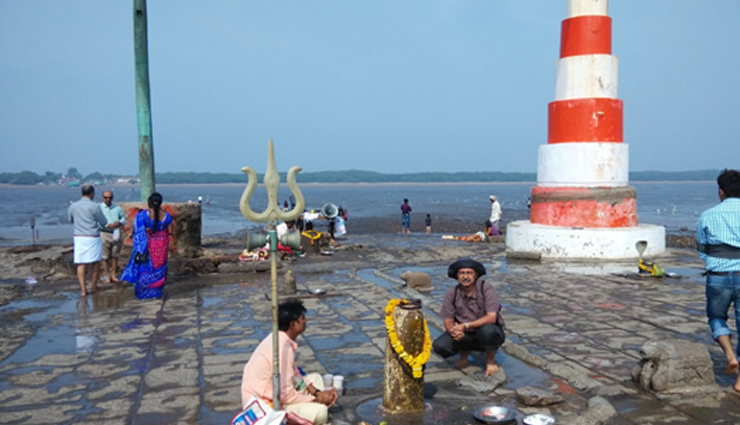 temples of gujarat,famous temples of gujarat,dwarkadhish temple,akshardham complex,laxmi vilas palace,palitana temples,sardar sarovar dam,naramad river bridge,statue of unity,porbandar,kutch,dwarka,travel,holidays,travel guide,gujarat tourism,tourist places in gujarat