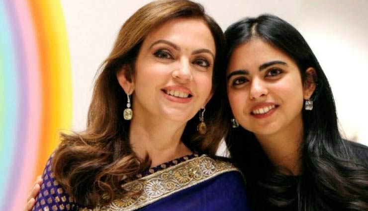 B'day Special: 56 की उम्र में भी नीता अंबानी दिखती है ग्लैमरस, जानें उनकी खूबसूरत स्किन का राज़ 