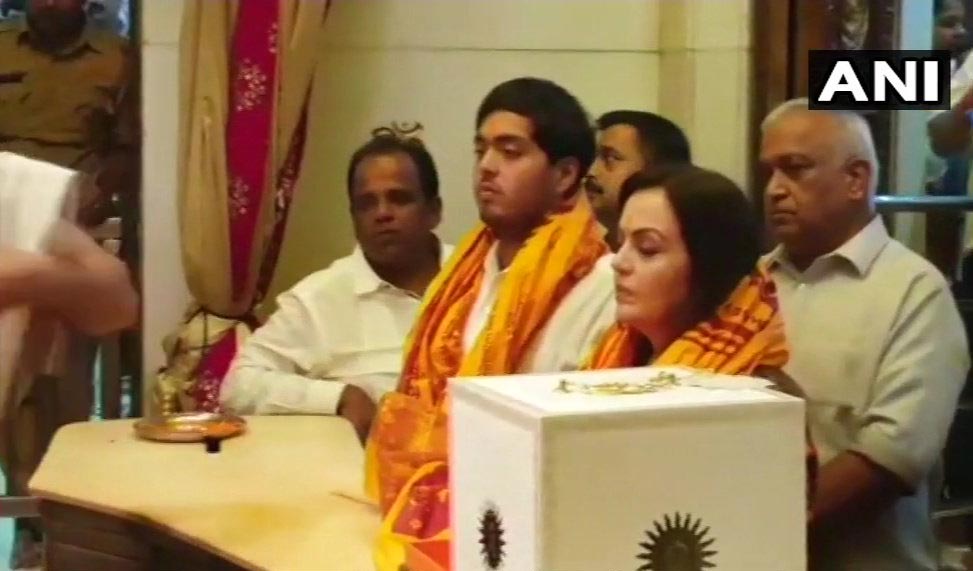 nita ambani,anant ambani,akash ambani,akash ambani engagement viral card,akash ambani engagement,mukesh ambani,shloka mehta