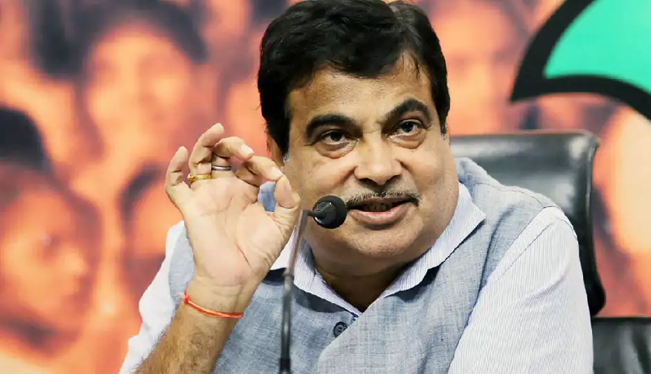 E20 पेट्रोल पर उठ रहे सवालों के बीच नितिन गडकरी का खुला चैलेंज, बोले- एक भी ऐसी कार बताइए जिसमें आई हो दिक्कत