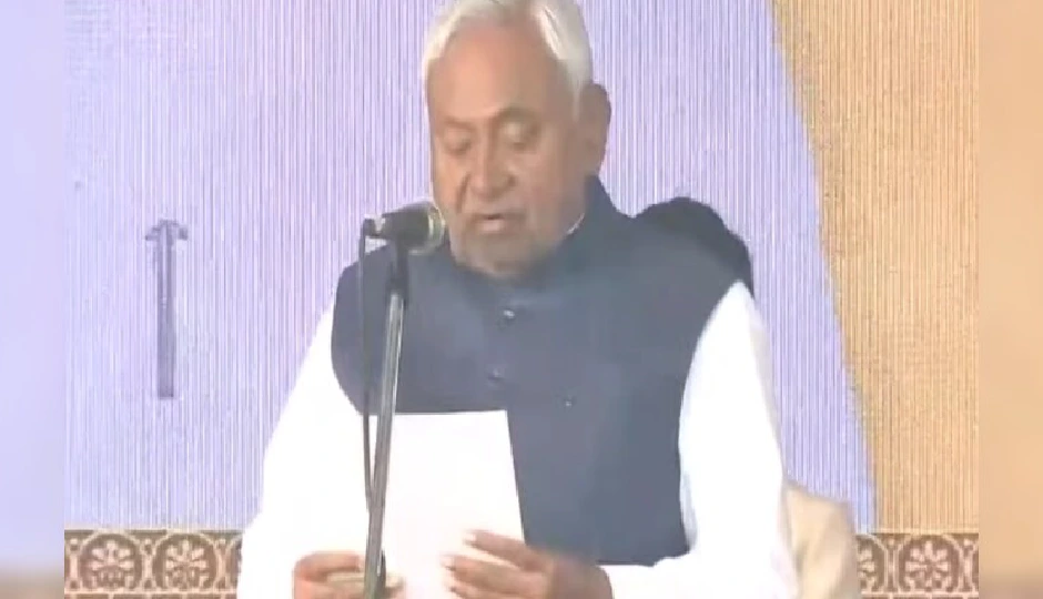 बिहार : नीतीश कुमार ने रचा इतिहास, 10वीं बार ली CM की शपथ, नई सरकार में बने 26 मंत्री