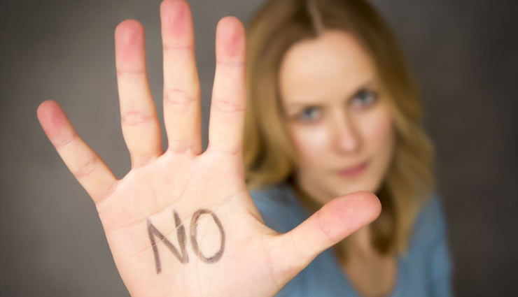 ऐसे व्यवहार से हो सकता हैं महिलाओं का जीना दुश्वार, जरूर उठाए इसके खिलाफ आवाज