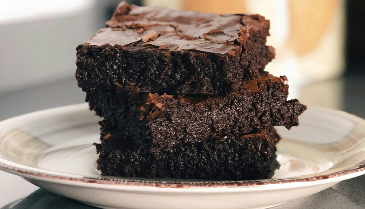 no-bake vegan date brownies,vegan brownies,date-sweetened desserts,healthy brownie recipe,nut butter brownies,energy bars,no-sugar brownies,whole-grain desserts,vegan snack ideas,plant-based desserts