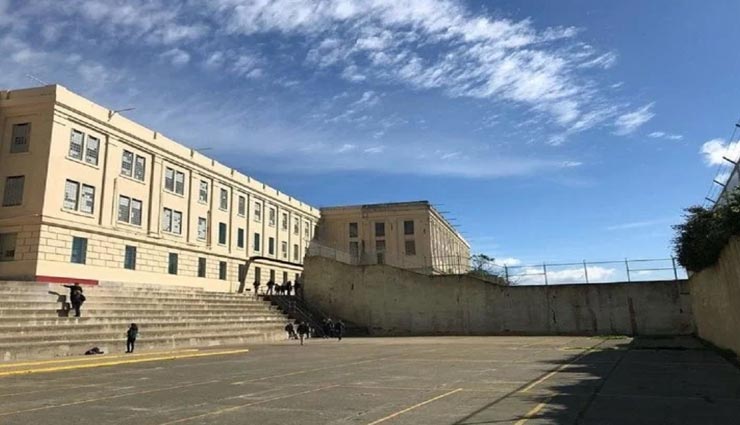 वो खतरनाक जेल जहां से कैदियों का भागना था नामुमकिन weird news,weird information,weird jail,alcatraz jail