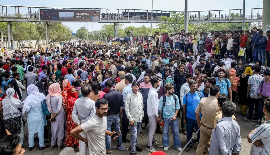 कम वेतन, बढ़ता किराया और महंगाई की मार… भड़के मजदूर, नोएडा हिंसा में जली कई गाड़ियां, जानिए अब तक क्या-क्या हुआ