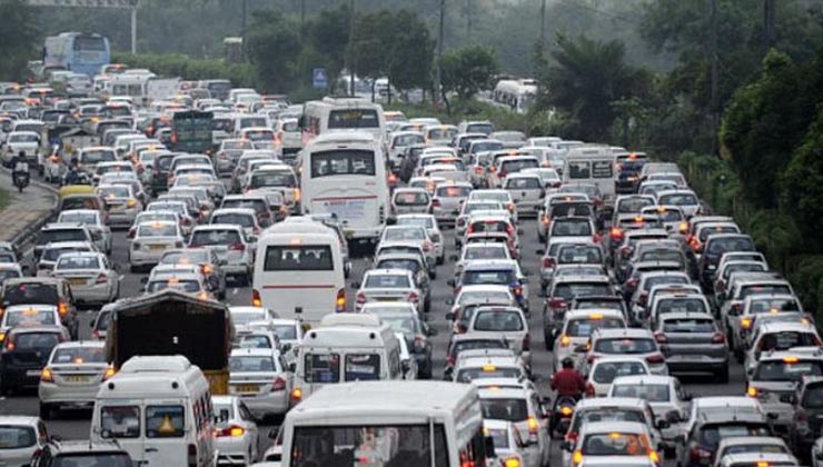 noida bus driver challan,bus driver mistakenly issued challan for driving without helmet,challan,noida,delhi,news