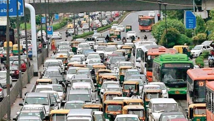 noida bus driver challan,bus driver mistakenly issued challan for driving without helmet,challan,noida,delhi,news