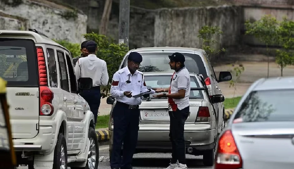 नोएडा ट्रैफिक अलर्ट: दिवाली पर पुलिस का विशेष अभियान, इन वाहनों के काटे जा रहे चालान