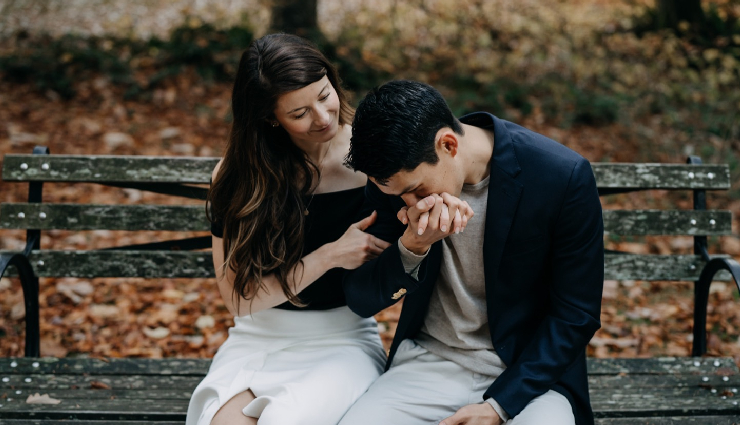 non-cheesy romance tips,romantic gestures beyond clichés,genuine ways to express affection,keeping romance alive naturally,authentic ways to show love,unconventional romance ideas,modern romance techniques,meaningful acts of romance,how to be romantic without overdoing it,unique ways to spark romance