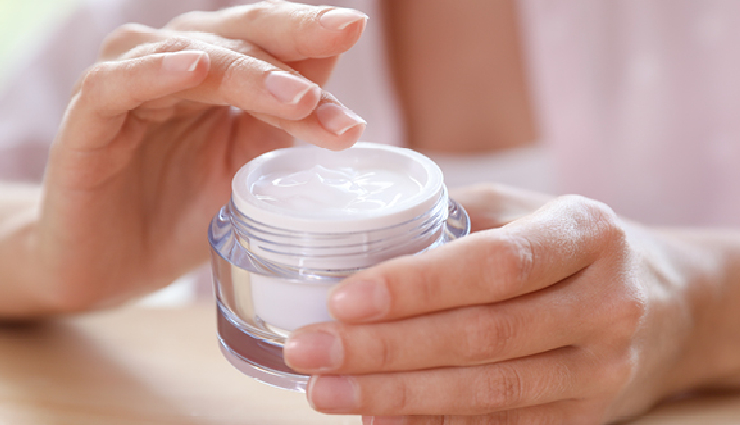 neck acne,acne vulgaris,home remedies,skincare,benzoyl peroxide,tea tree oil,apple cider vinegar,aloe vera,honey and cinnamon mask,clean hair,non-comedogenic products,hydration,diet,lifestyle modifications,severe acne,antibacterial properties,anti-inflammatory properties,hormonal changes,excess oil production,blackheads,whiteheads,cystic acne,gentle cleansing,non-irritating products,skin health