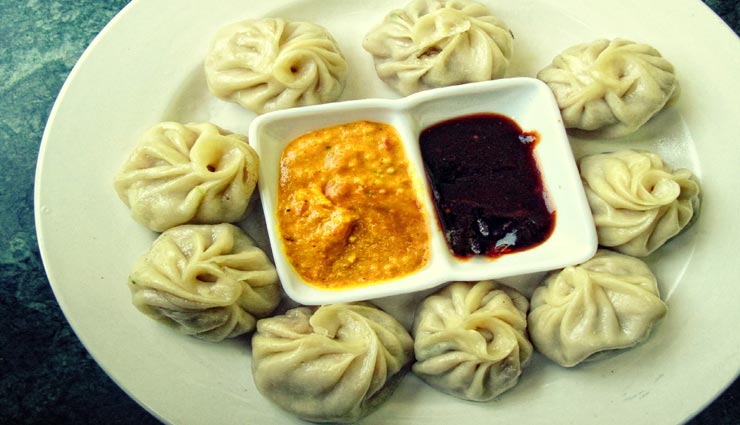 चाइनीज़ स्पेशल में ट्राई करें नूडल्स मोमोज़, लें इसके साथ मैच का मजा #Recipe