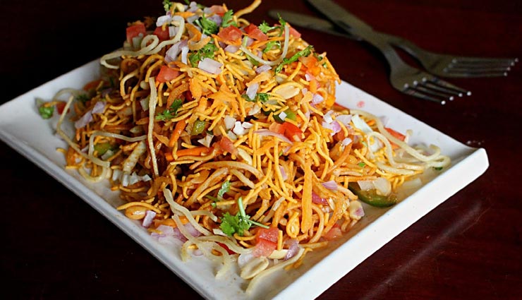 लॉकडाउन रेसिपी : सभी को पसंद आएगा नूडल्स चाट का यह स्वाद 